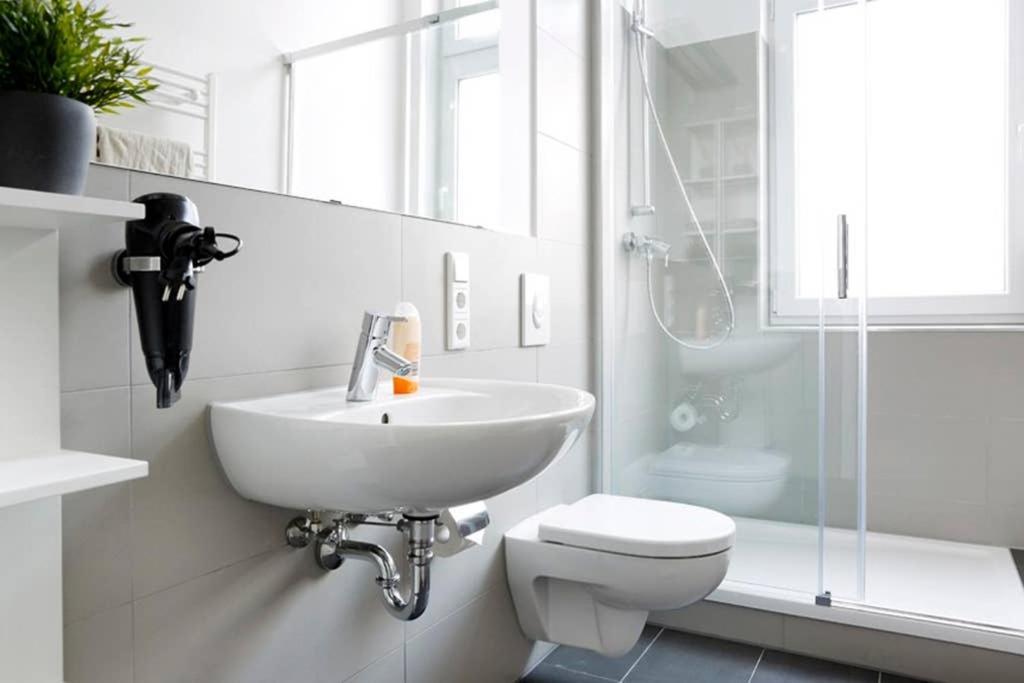 Sc 06 By Rockchair Apartments L Superhost Status L 4 Bedrooms Boxspringbeds 2 Bathrooms Balcony Elevator - Cozy Family & Business Flair Welcomes You! เบอร์ลิน ภายนอก รูปภาพ